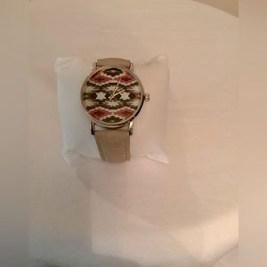 😊Daytrip Southwestern watch by BKE, no numbers,has second hand, tan band 8” max